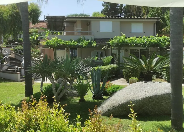 L' Arcobaleno Lägenhetshotell Ricadi